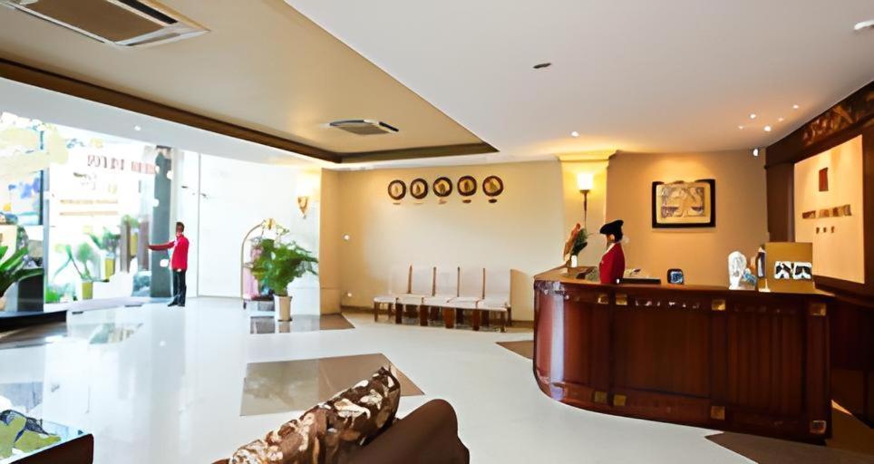 White Lion Hotel مدينة هوشي منه المظهر الخارجي الصورة