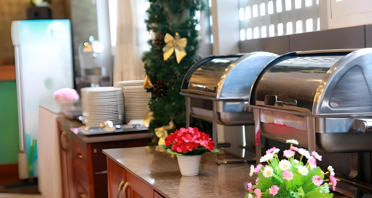 White Lion Hotel مدينة هوشي منه المظهر الخارجي الصورة