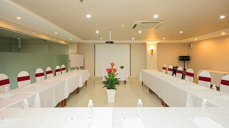White Lion Hotel مدينة هوشي منه المظهر الخارجي الصورة
