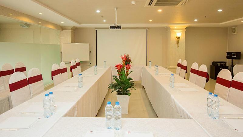 White Lion Hotel مدينة هوشي منه المظهر الخارجي الصورة