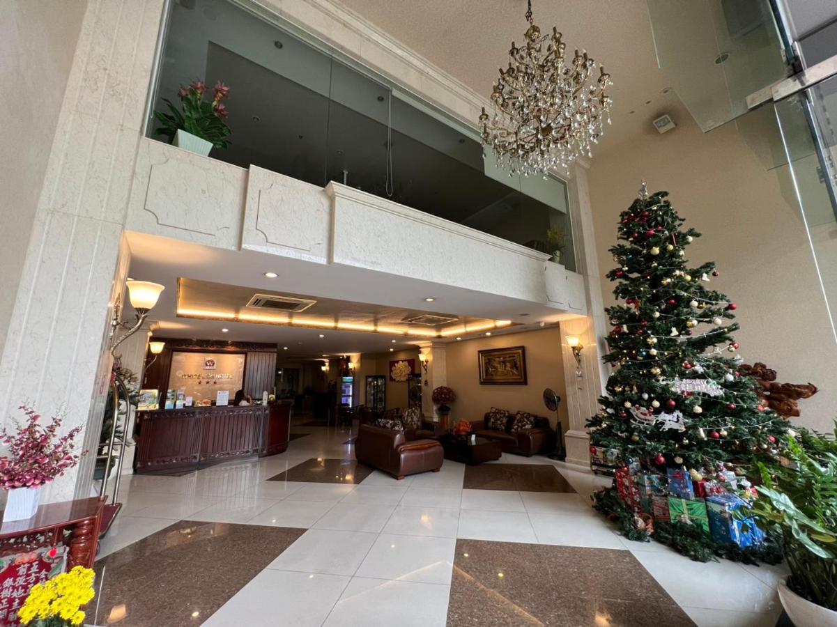 White Lion Hotel مدينة هوشي منه المظهر الخارجي الصورة