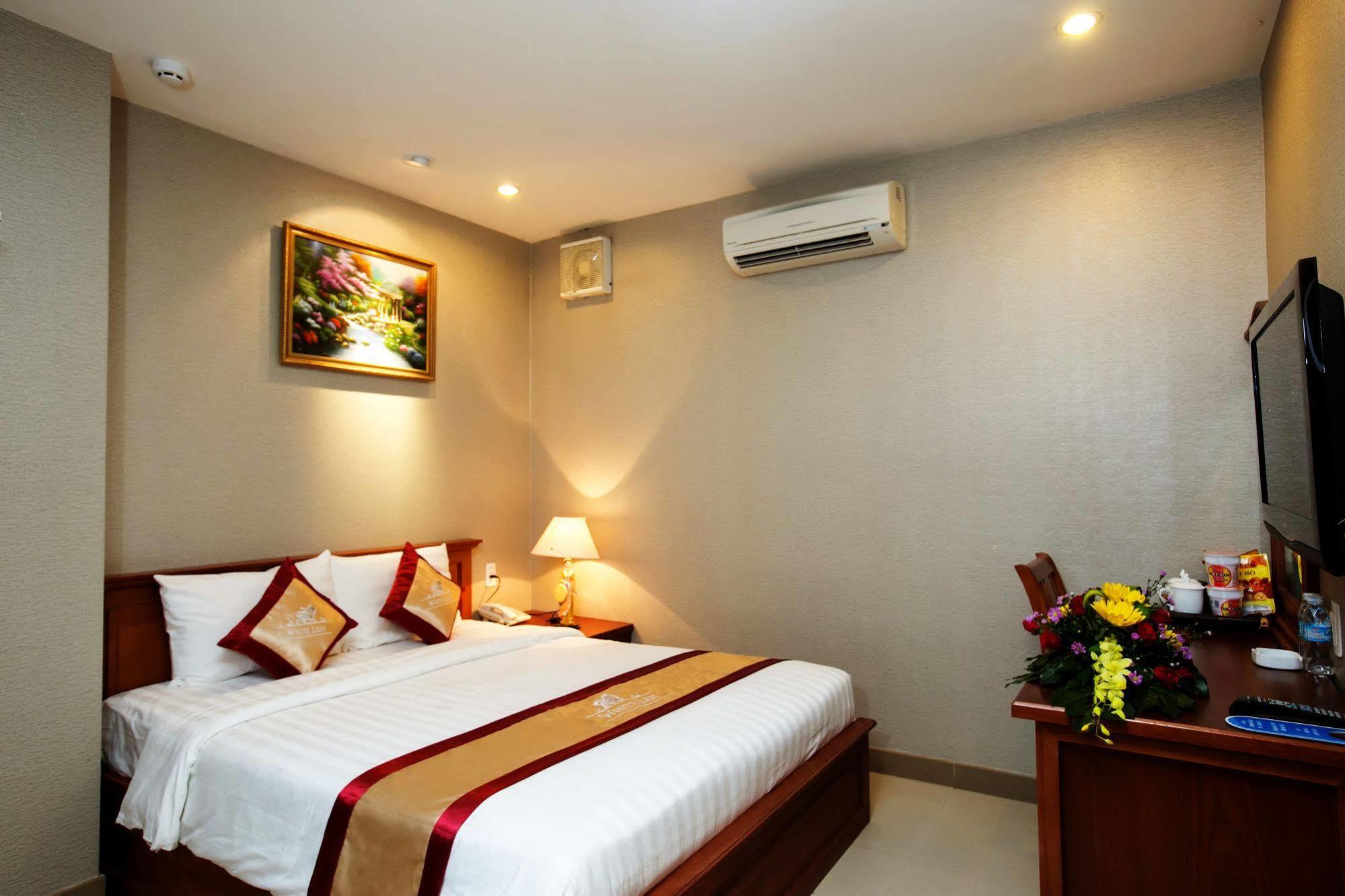White Lion Hotel مدينة هوشي منه المظهر الخارجي الصورة